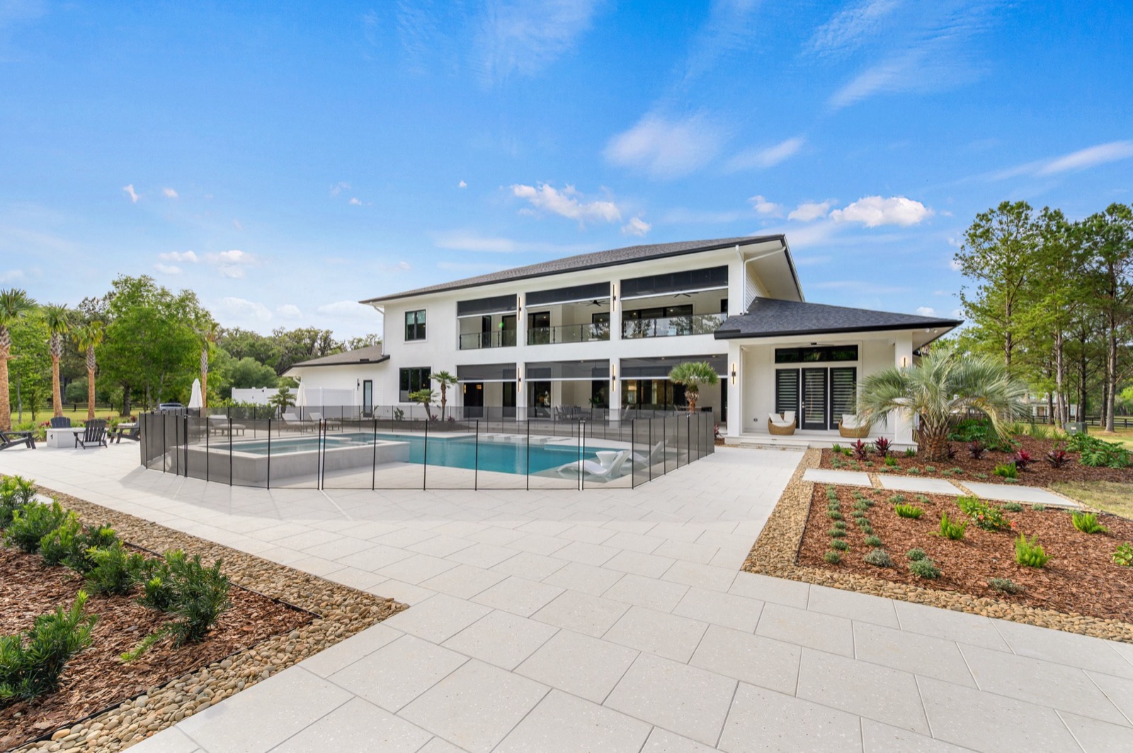 Covered porch with retractable screens